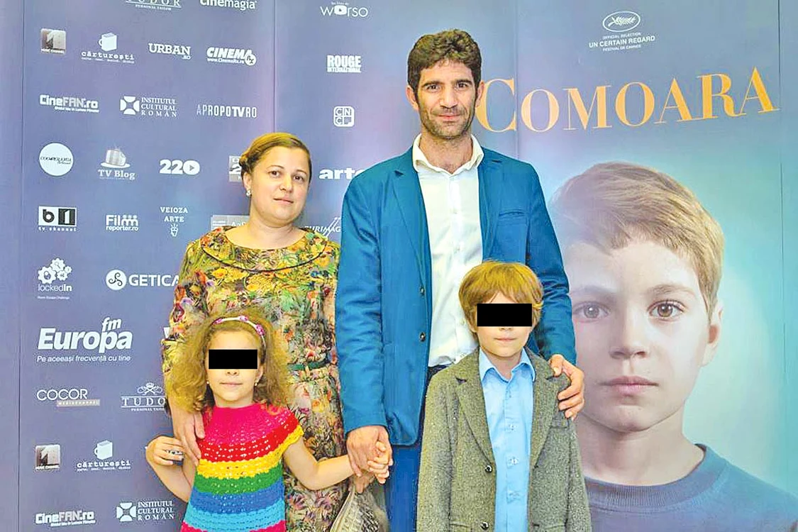 Actorul, împreună cu soţia şi cei doi copii