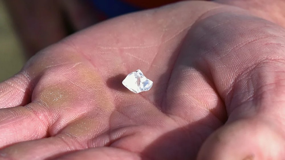 Un american care vizita un parc de stat împreună cu iubita lui a găsit cel mai mare diamant din ultimii ani 