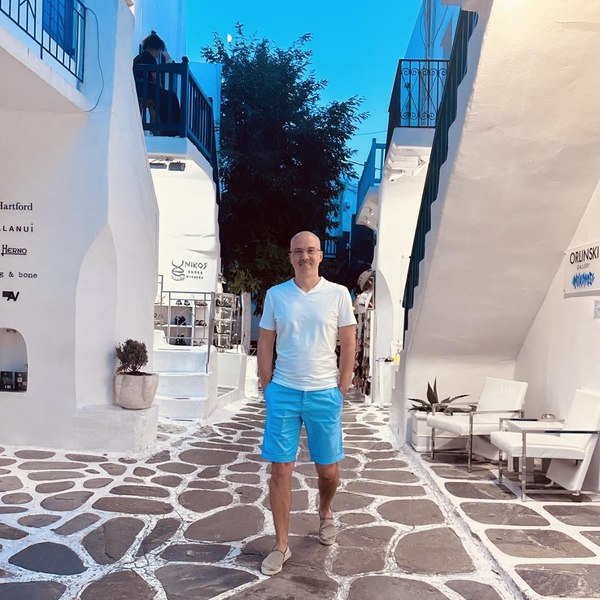 Milionarul Virgil Chirică, găsit fără suflare în baia vilei din Voluntari