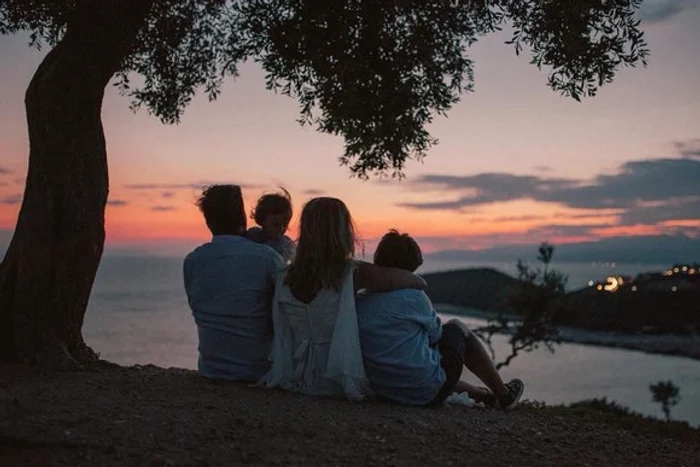 
    De la începutul acestui an, solistul Jukebox lucrează ca medic la „Matei Balș”, însă nu a renunțat nici la muzică  