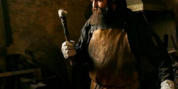 Radu Lămășanu la forjă FOTO Nicu Chiriac (2) jpg