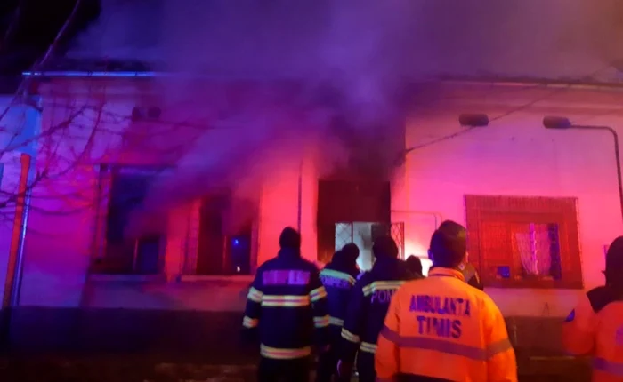 Vecinii copiilor arşi în incendiul de la Timişoara au sesizat de două ori Protecţia Copilului FOTO ISU