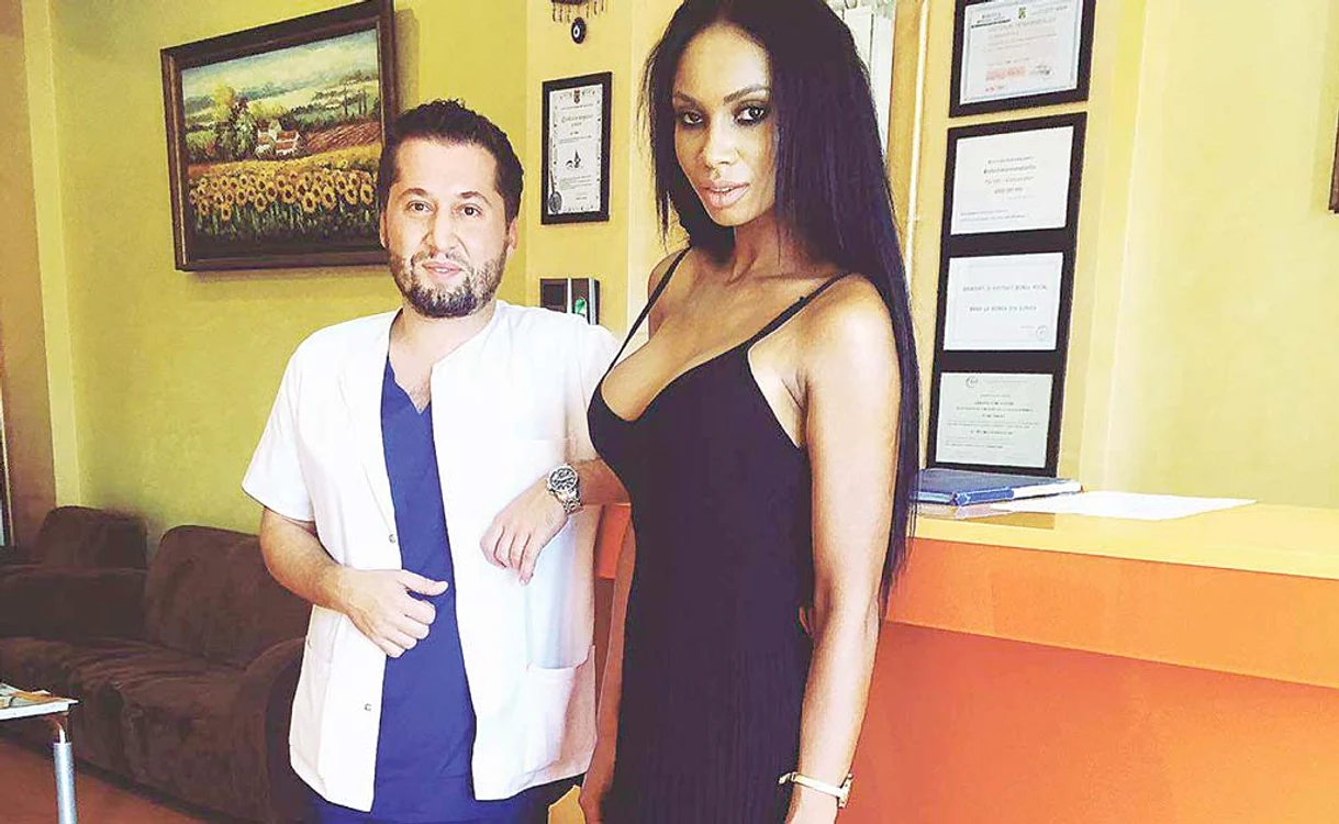 Pe 31 iulie, Laurette se bronza lângă Ion ŢiriacFoto: Mihai Ionescu