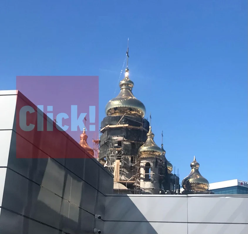 Biserica lui Gigi Becali sclipește în soare foto Click!
