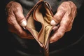 Pensionar batran bani portofel pensie FOTO Shutterstock jpg