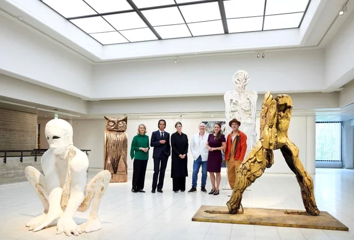 Brad Pitt a debutat ca sculptor. Foto - Sara Hildén Art Museum