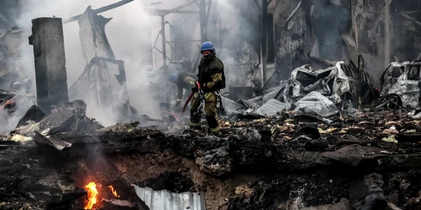 Distrugeri provoate de un atac cu rachete la Kiev FOTO EPA EFE jpg