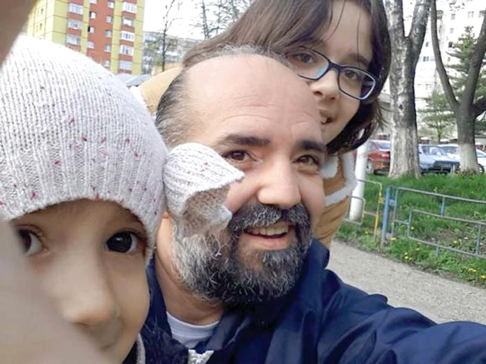 Daniel cu Darius (14 ani) şi Salma (5 ani)