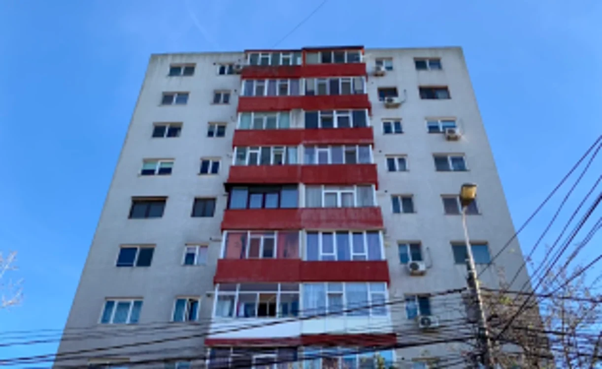 Locatarii unui bloc din Constanţa au amenajat subsolul ca spaţiu de recreere Sursa Primăria Constanţa