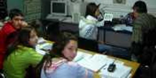 Radioamatorii se întâlnesc pe calea undelor