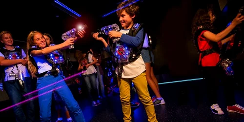 copii joc laser/ xtremeentertainment.co.nz