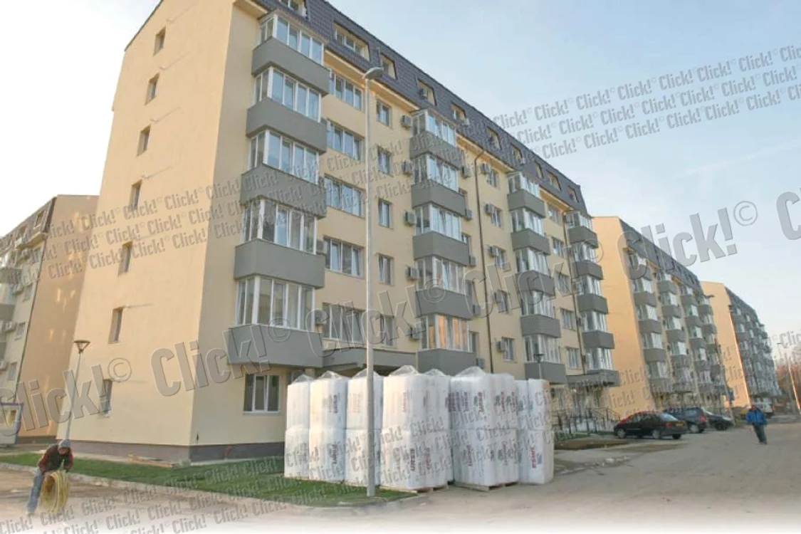 
    Cele 12 blocuri  au patru  sau cinci etaje  plus mansardă (Fotografii: Dorin Constanda)  