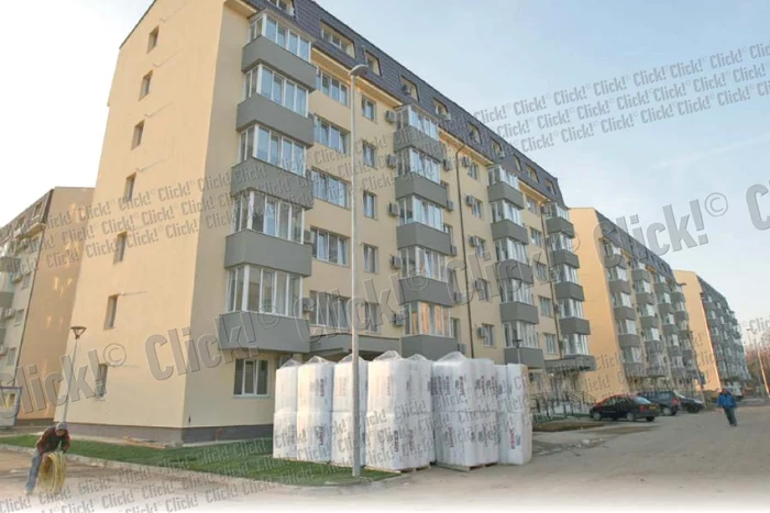 Cele 12 blocuri au patru sau cinci etaje plus mansardă (Fotografii: Dorin Constanda)