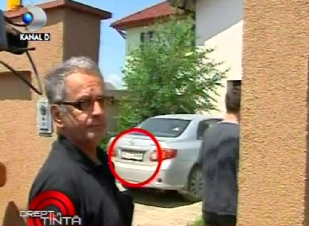 Cătălina a fost surprinsă la volanul automobilului Mădălinei Manole (Foto: captură video Kanal D)
