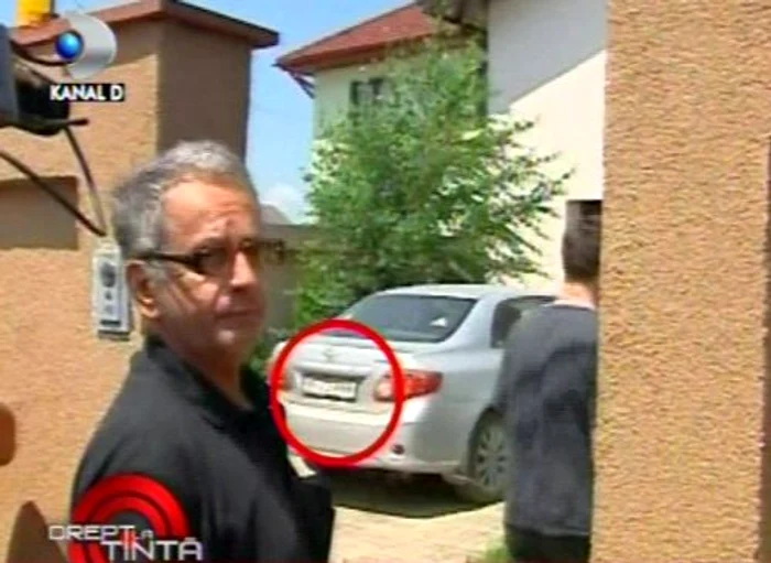 Cătălina a fost surprinsă la volanul automobilului Mădălinei Manole (Foto: captură video Kanal D)