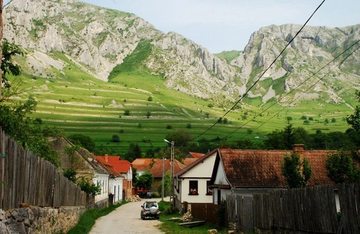 Relieful masivului Piatra Secuiului face ca soarele să răsară de două ori FOTO Primăria Rimetea