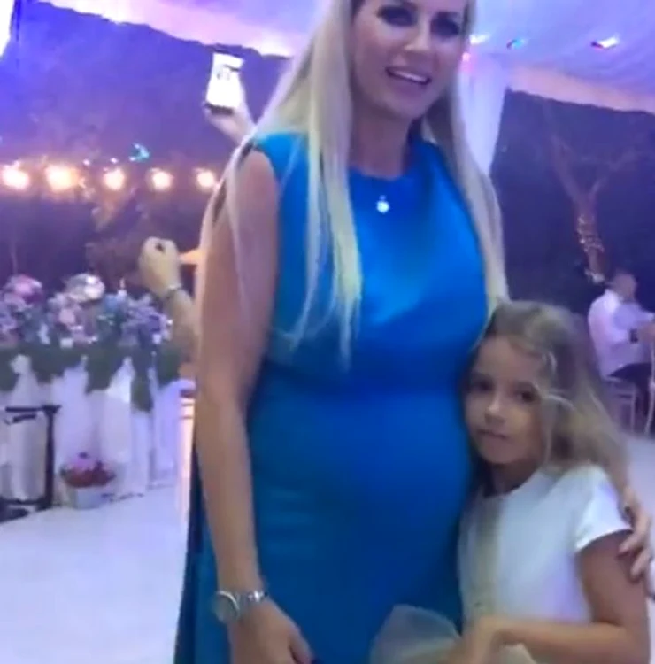 Andreea Bănică, alături de fetița ei, Sofia (7 ani)