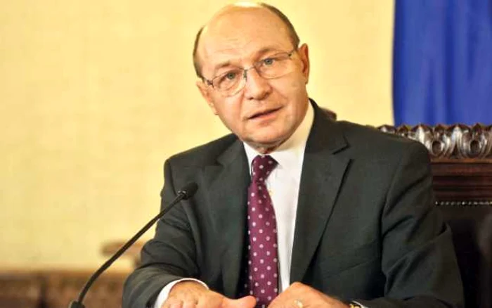 Traian Băsescu vrea referendum pentru revizuirea Constituţiei odată cu alegerile locale din 2012   