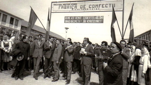 Cum au luat o în 1981 pe drumuri diferite Grecia şi România Povestea falimentului de pe timpul lui Ceauşescu şi cum şi a plătit România datoria la FMI png