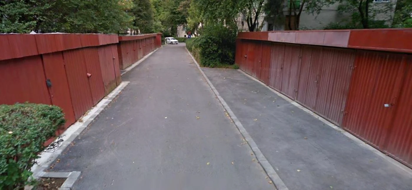 Primăria a demarat operaţiunea de demolare a garajelor.