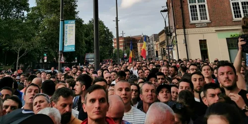 Coada la sectia de votare din Londra cu o oră înainte de închidere FOTO Marius Comper 