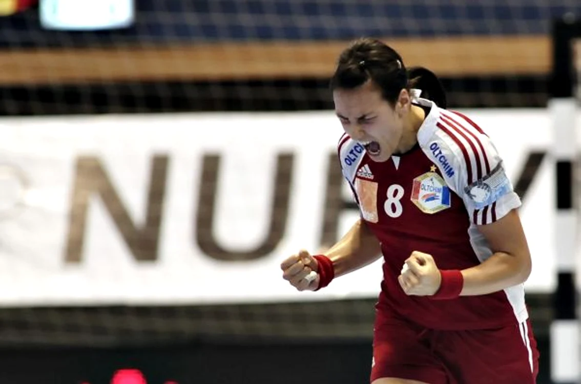 
    Cristina Neagu a revenit pe teren dupa 20 de luni  