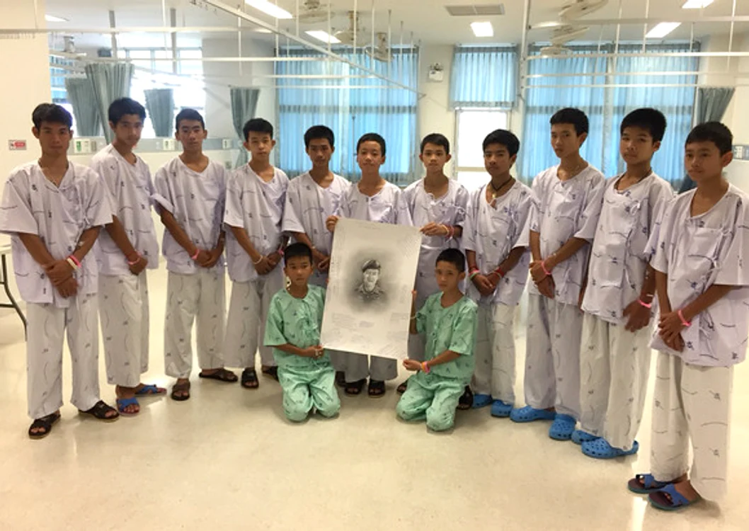 Cei 12 băieţi salvaţi din peştera thailandeză şi antrenorul lor au fost trataţi după salvarea spectaculoasăFoto: EPA