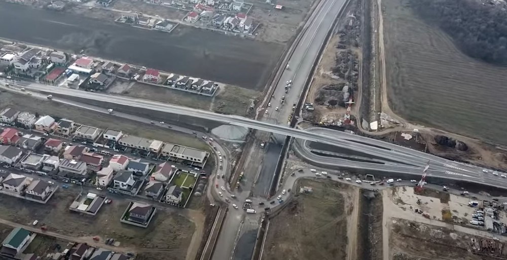 Locuitorii din Berceni, ”sigilați” de noul pasaj peste Autostrada A0 VIDEO