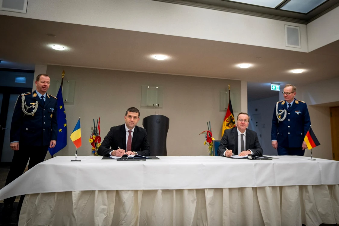 Radu Miruţă şi Boris Pistorius au semnat acordul de cooperare, Berlin, 2026. FOTO: FB/Radu Miruţă