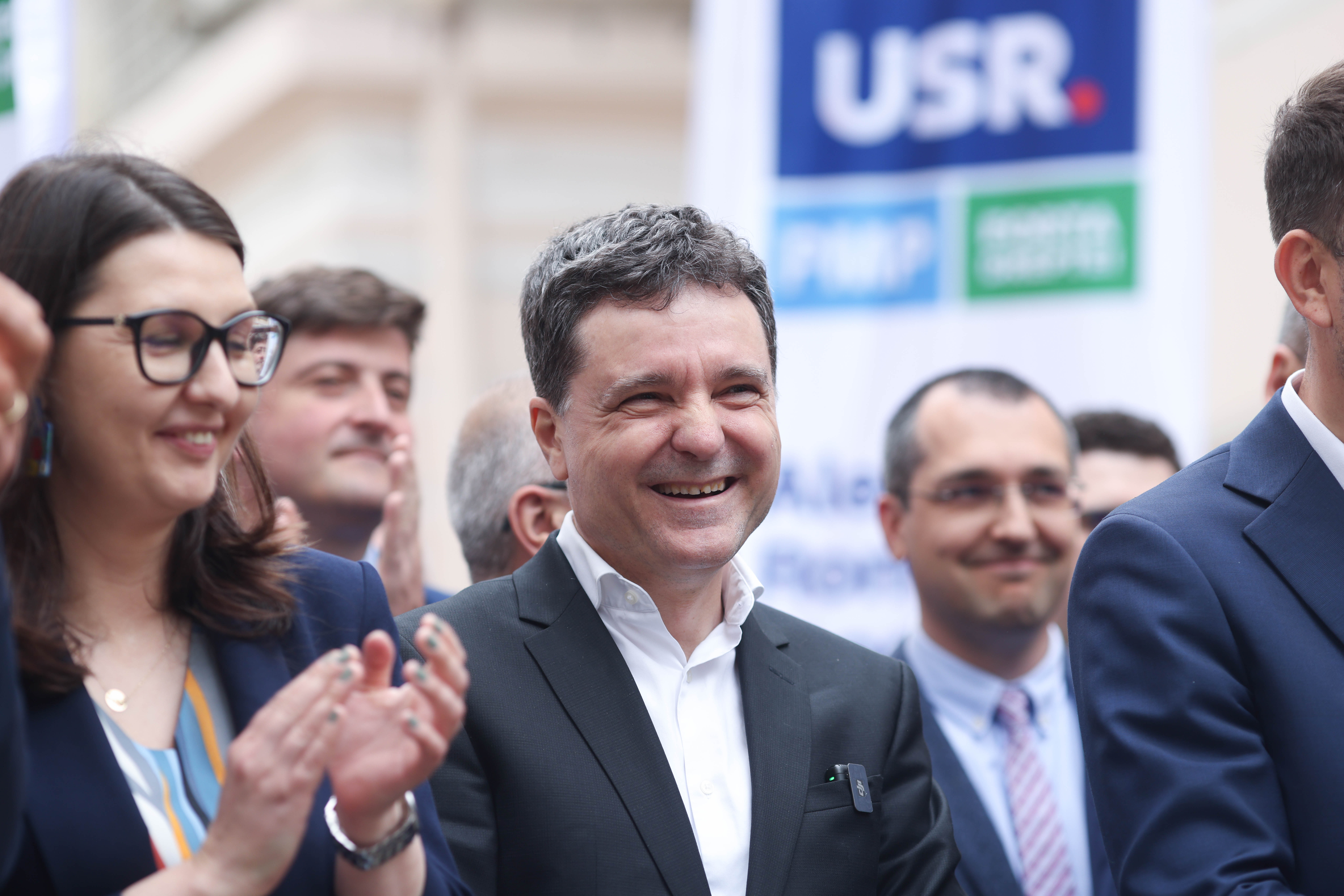 Nicuşor Dan, candidat independent şi primar în exerciţiu, îşi depune candidatura şi semnăturile de susţinere, în București. FOTO Inquam Photos / George Călin