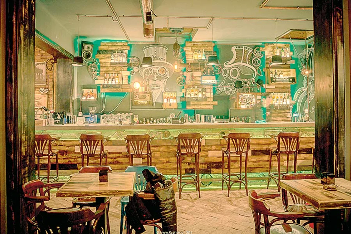 „Moszkva Caffe”  este situat în centrul  oraşului Oradea