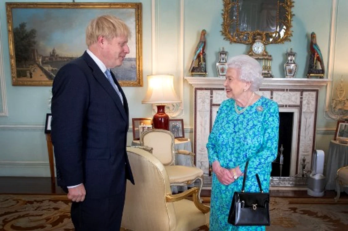 Conexiunea neașteptată dintre Regina Elisabeta a II-a și Boris Johnson!