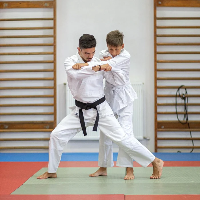 Marius Crăciun deține Centura Neagră la karate și antrenează juniorii