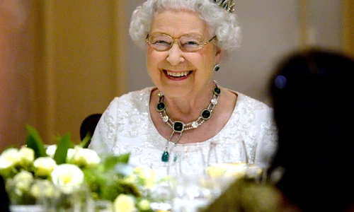 Regina Elisabeta la masă, Profimedia jpg