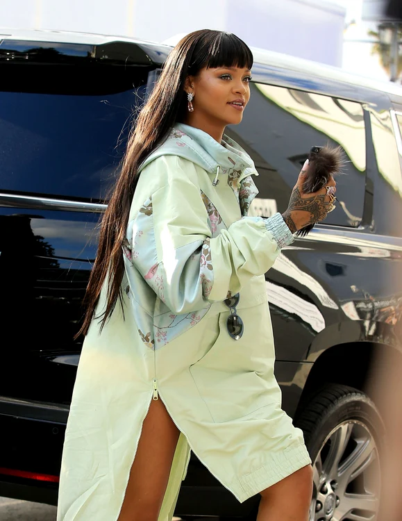 Rihanna Arrives At Her Pop Up Store In LA jpeg