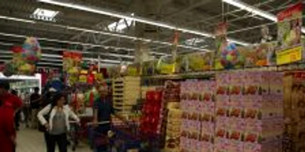 Hoţii profită de neatenţia oamenilor în goana după cumpărături - imagine arhivă ADS Ploieşti