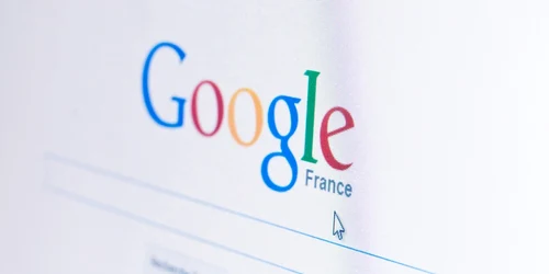 Cautare Google in franceza Franta FOTO Shutterstock