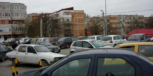 Aglomeraţie în parcarea de la Penny