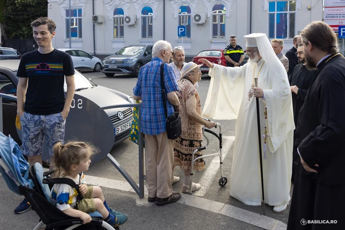 Preafericitul Daniel a binecuvântat alegătorii FOTO: Basilica