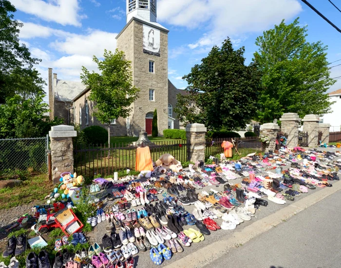 Omagiu pentru cei 215 copii indigeni morti la şcoala rezidenţială Kamloops FOTO EPA-EFE