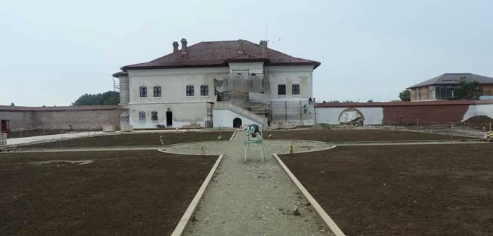 Complexul Brâncovenesc de la Potlogi este considerat monument istoric de importanţă naţională, fiind reprezentativ pentru arhitectura rezidenţială a sfârşitului de secol XVII