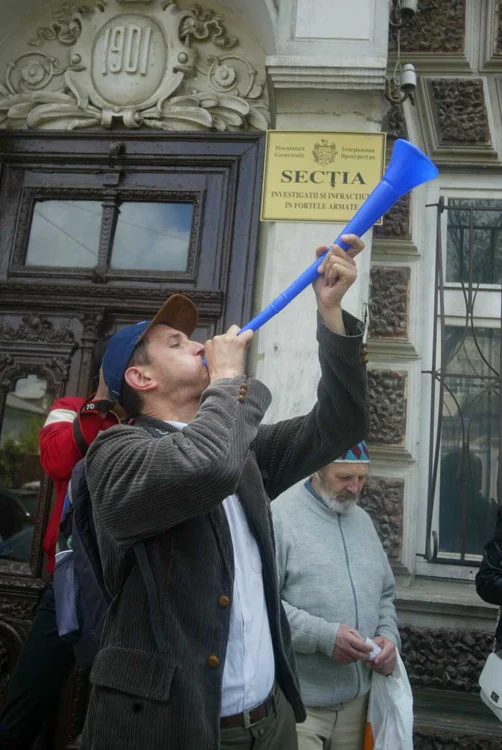 Oleg Brega este unul dintre cei mai activi protestatari. Foto: Eduard Bâzgu