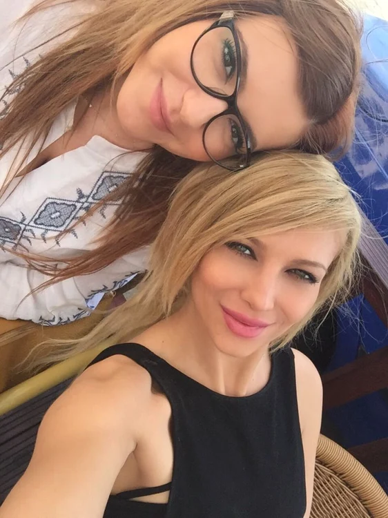 Lora şi Andreea, sora lui Ionuţ Ghenu, sunt asociate