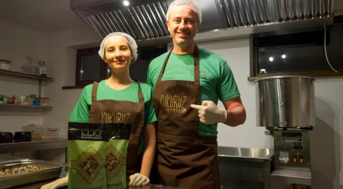 Totul a pornit de la placerea copiilor lor de a manca popcorn facut in casa, la ceaun. FOTO www.wall-street.ro
