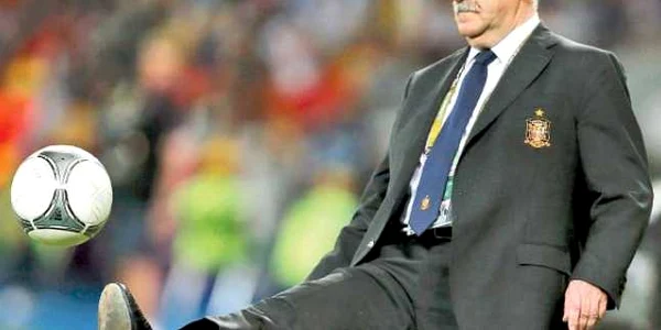 Selecţionerul Spaniei, Vicente del Bosque,  a devenit singurul antrenor care a câştigat Cupa Mondială, Campionatul European  şi Liga Campionilor