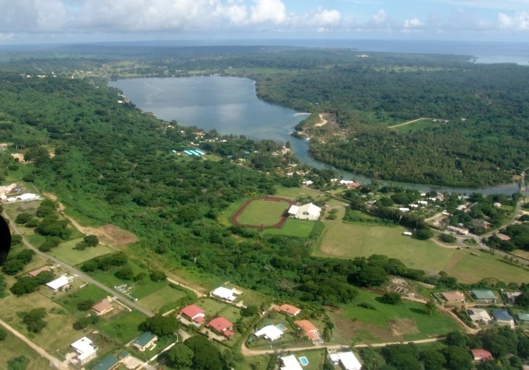 
    Stadionul din Vanuatu, unul simplu, este situat într-o zonă minunată  