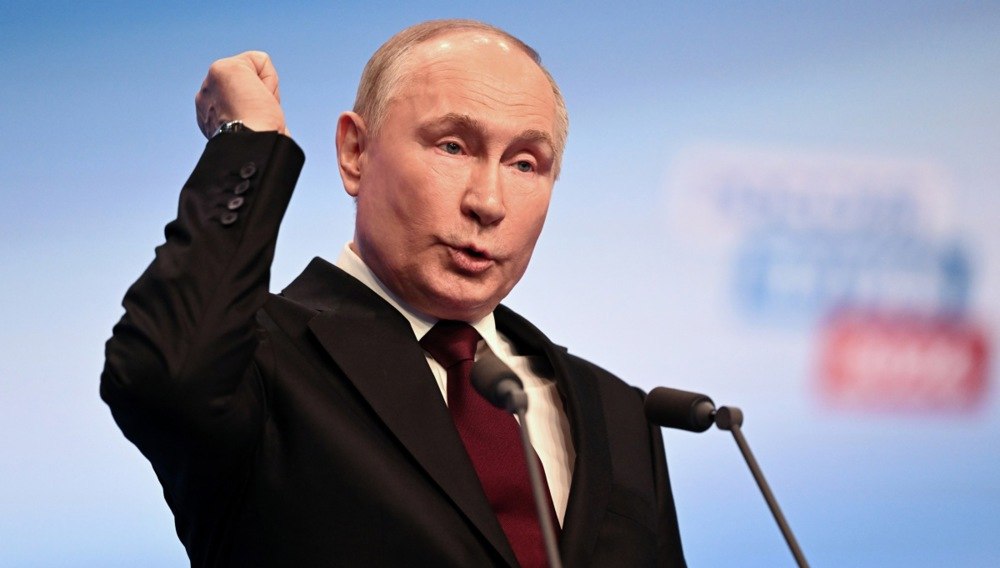„Magia digitală” folosită de Vladimir Putin pentru alegeri: primul președinte rus ales prin vot electronic
