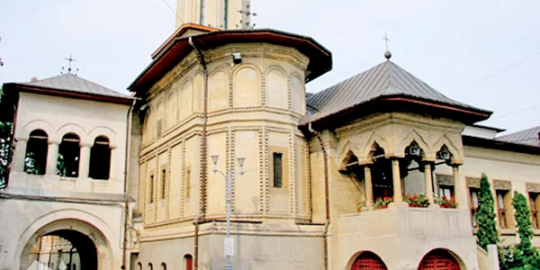  Paraclisul este situat chiar lângă reședința patriarhului, pe Dealul Mitropoliei din București jpeg