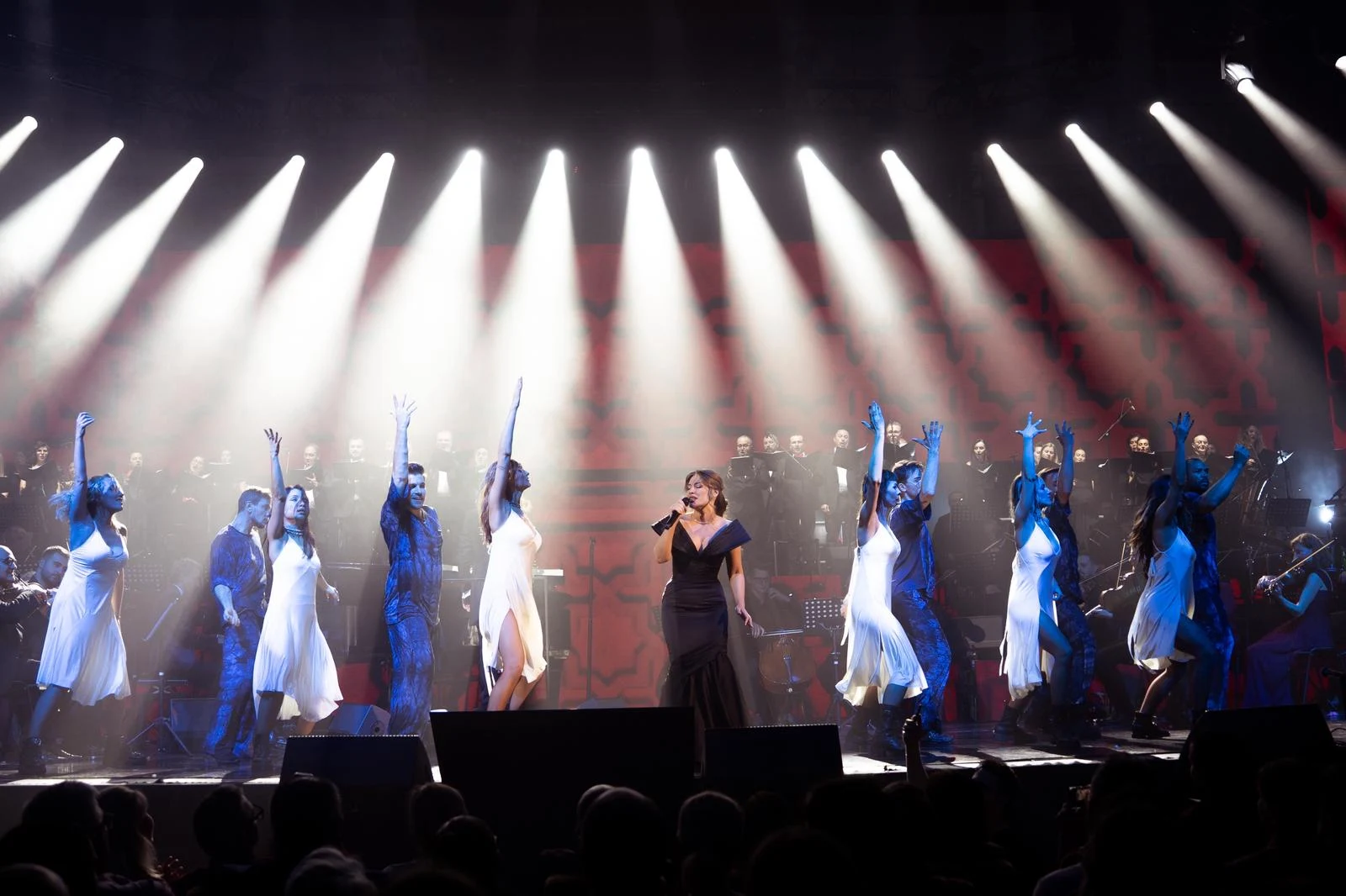 Soprana Irina Baiant a umplut Sala Palatului cu emoție, lumină și aplauze la Illuminarium Echo, concert crossover