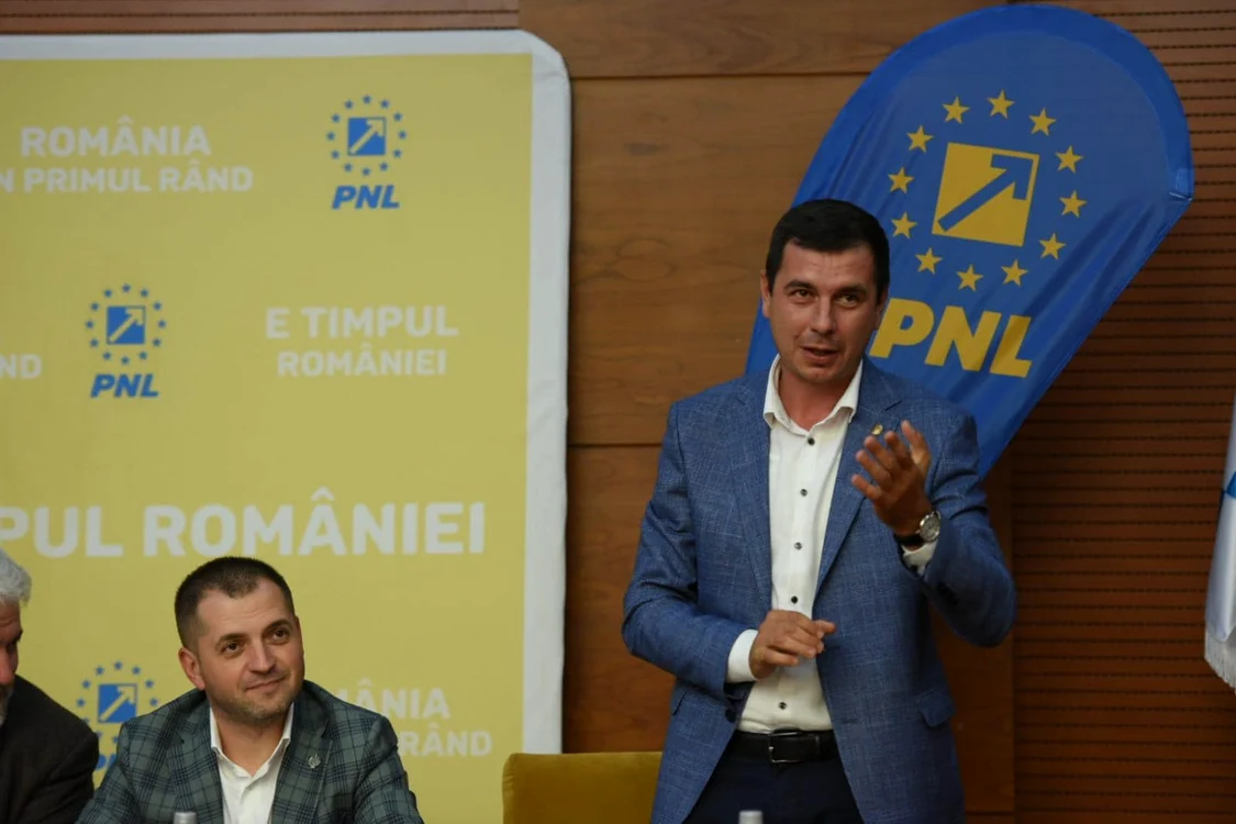 Deputatul Emil Dumitru (dreapta) FOTO Arhivă E.Dumitru